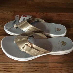 Clarks Cloudstepper Sandals - Size 8 - Gold